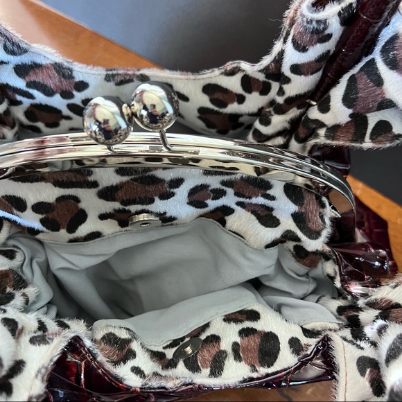 Brown Faux Croc Purse w/furry animal print trim, kiss lock, gems EUC - Picture 14 of 15